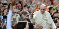 Papa examina possibilidade de que mulheres atuem como diáconos