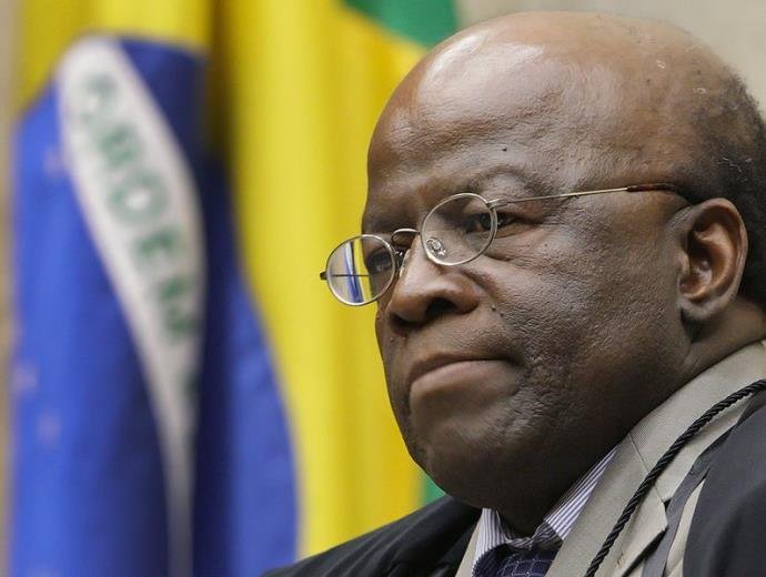  Para Joaquim Barbosa, Michel Temer n&atilde;o tem legitimidade para conduzir o Brasil