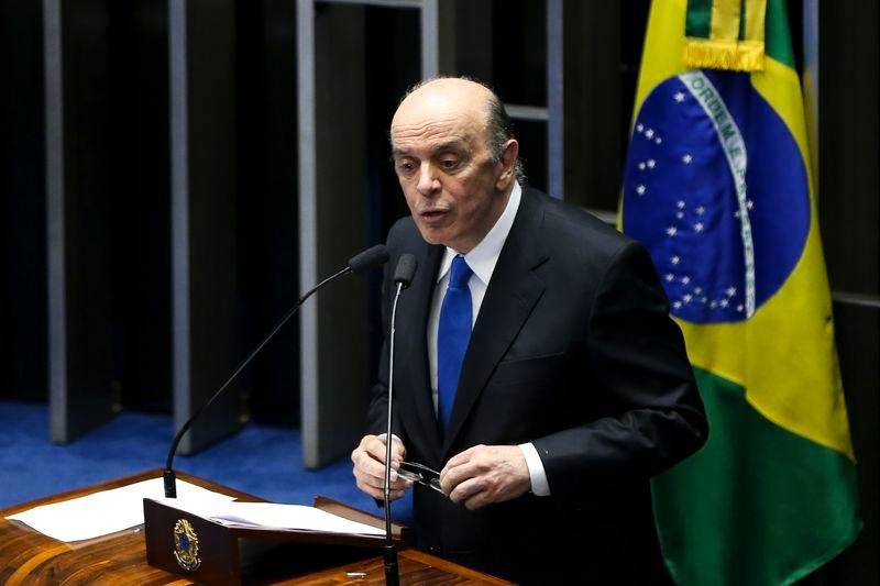 Senador &eacute; autor do projeto que revoga a participa&ccedil;&atilde;o obrigat&oacute;ria da Petrobras na explora&ccedil;&atilde;o do pr&eacute;-sal