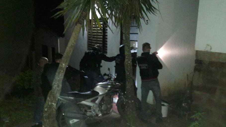 Quadrilha suspeita de ataques a banco &eacute; alvo de opera&ccedil;&atilde;o em Porto legre