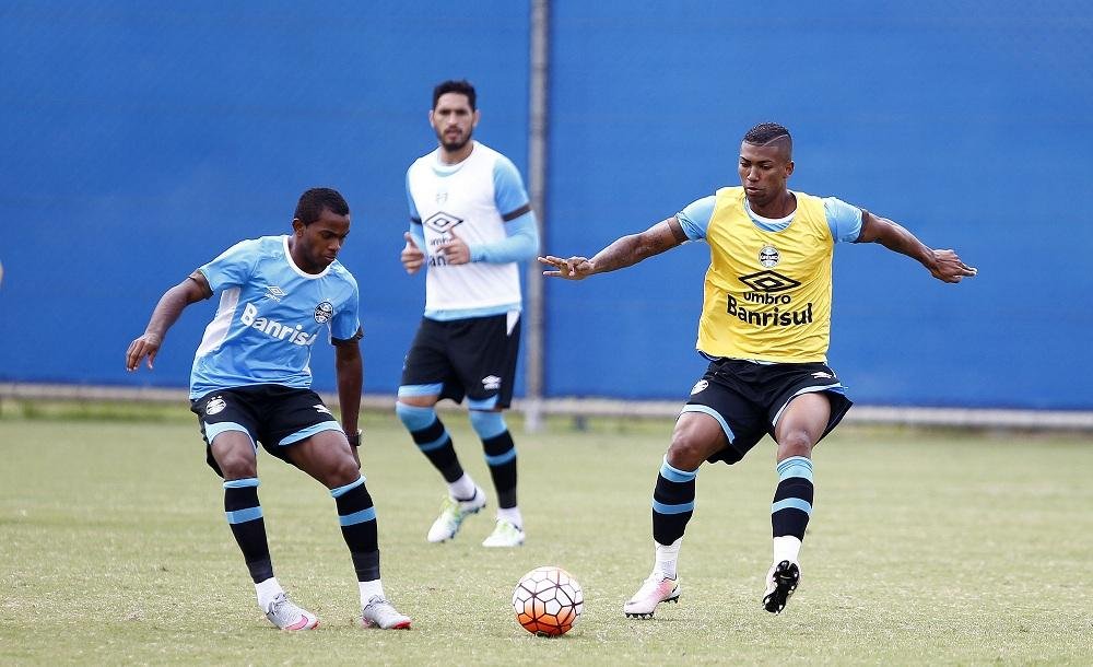Benfica est&aacute; de olho em Walace (&agrave; direita)