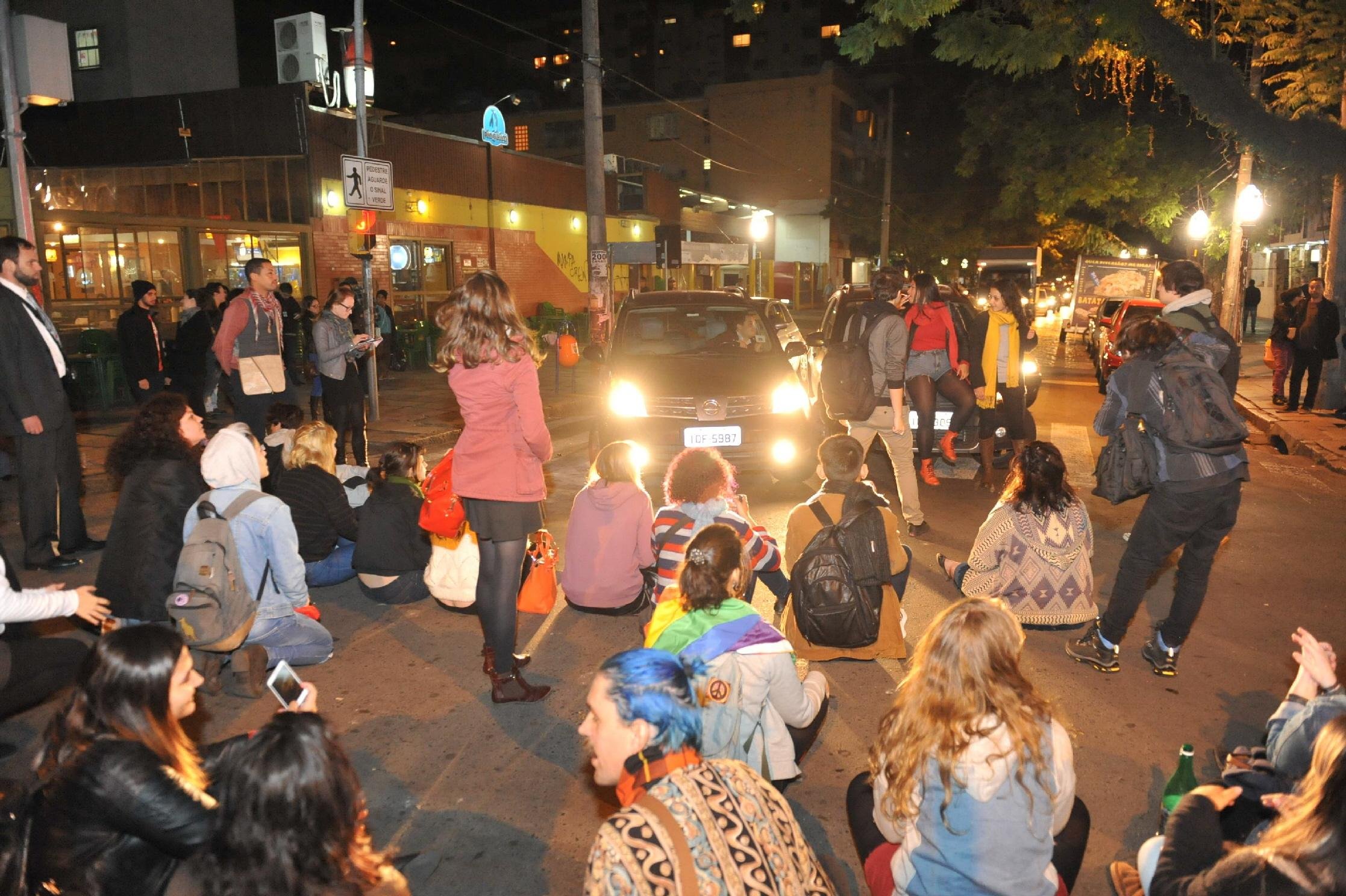 Manifestantes protestaram no bairro Cidade Baixa
