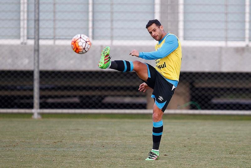 Bob&ocirc; pode ser a novidade no time do Gr&ecirc;mio para enfrentar o Corinthians