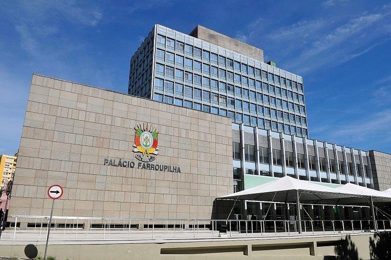 Texto n&atilde;o garante reajuste para servidores e mant&eacute;m investimentos e despesas de custeio no patamar de 2015