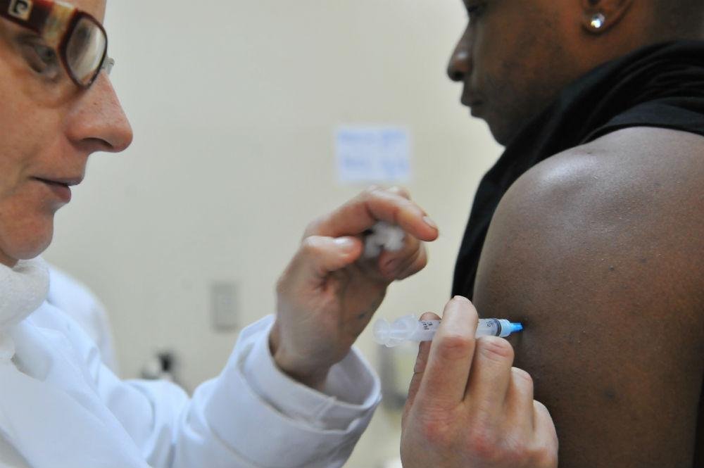 Quinze eram maiores de 60 anos, s&oacute; 12 usaram o antiviral Tamiflu e apenas seis se vacinaram