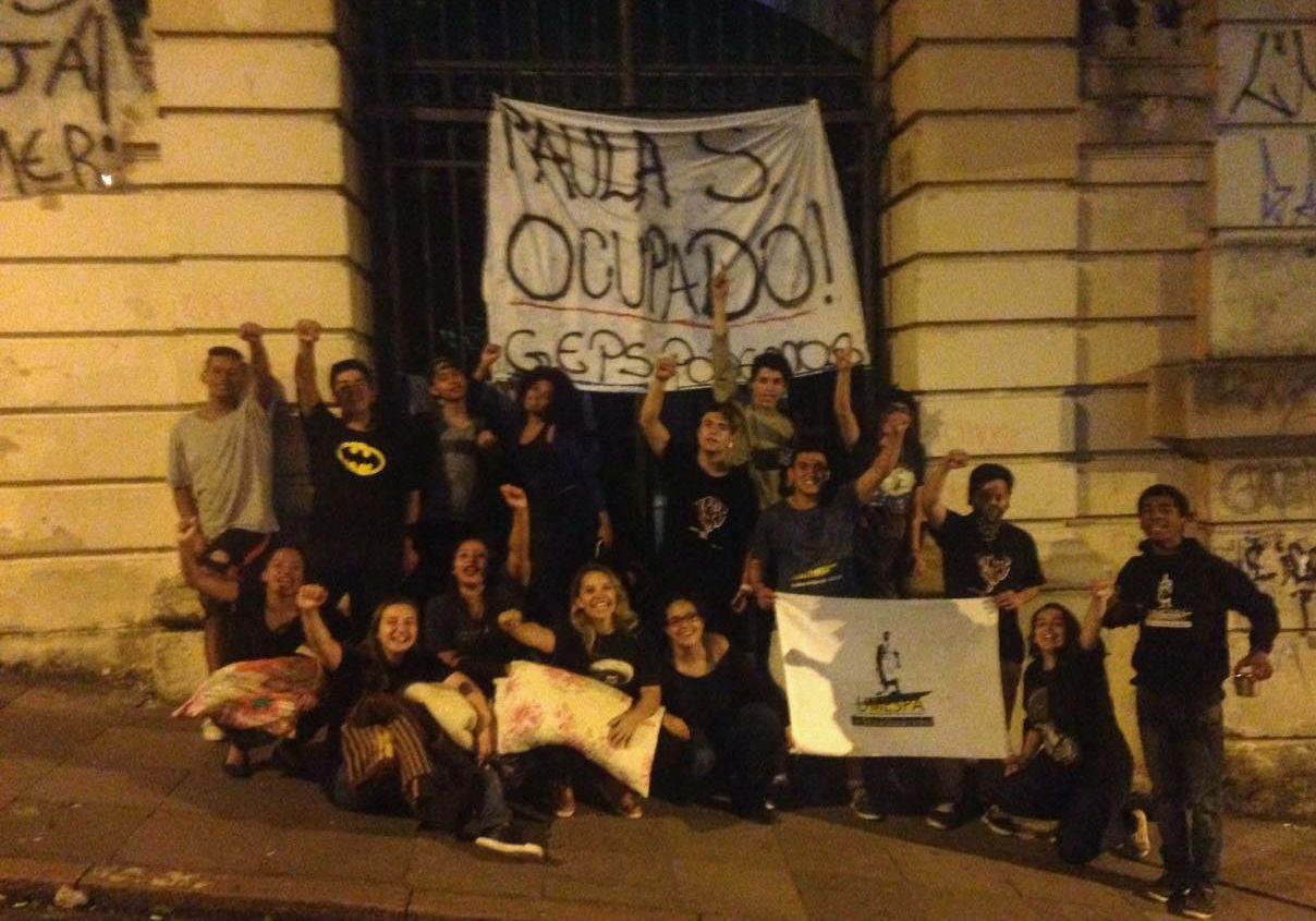 Alunos ocuparam escola Paula Soares neste s&aacute;bado