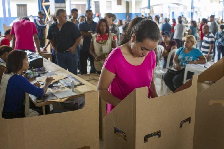 Eleitores da Rep&uacute;blica Dominicana comparecem &agrave;s urnas neste domingo