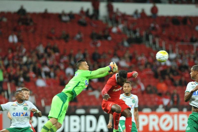 Colorado estreou sob vaias no Brasileir&atilde;o, com pouco futebol frente &agrave; sua torcida