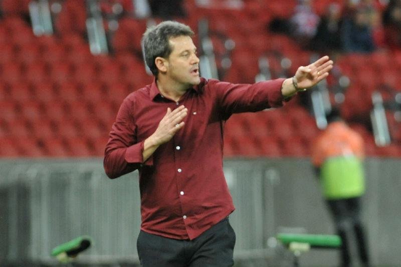 T&eacute;cnico citou necessidade de refer&ecirc;ncia na &aacute;rea, mas recha&ccedil;ou justificar empate por falta de refor&ccedil;os