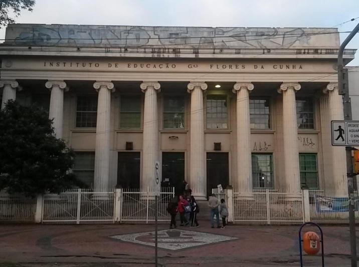 Paralisa&ccedil;&atilde;o surpreendeu alguns pais e alunos no Instituto de Educa&ccedil;&atilde;o Flores da Cunha