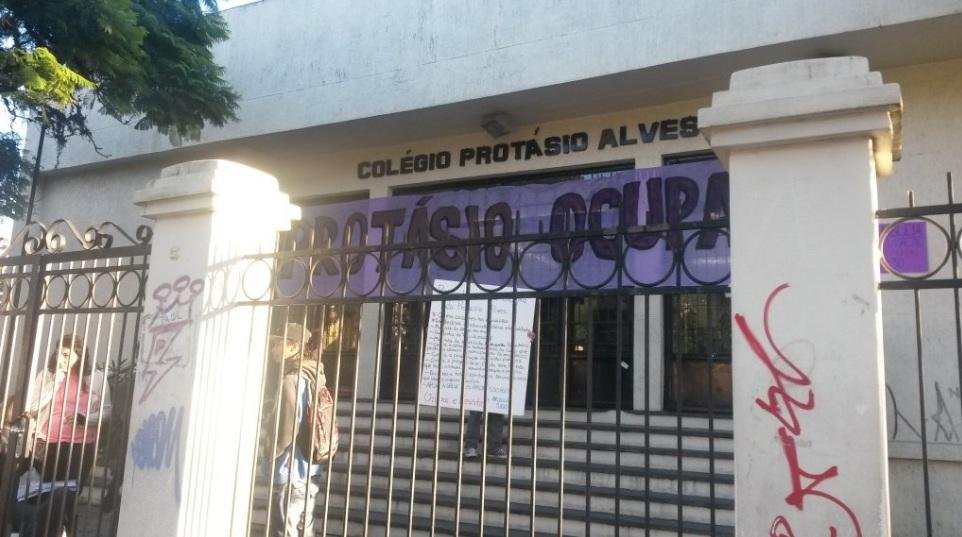 Oito escolas est&atilde;o ocupadas por estudantes no RS