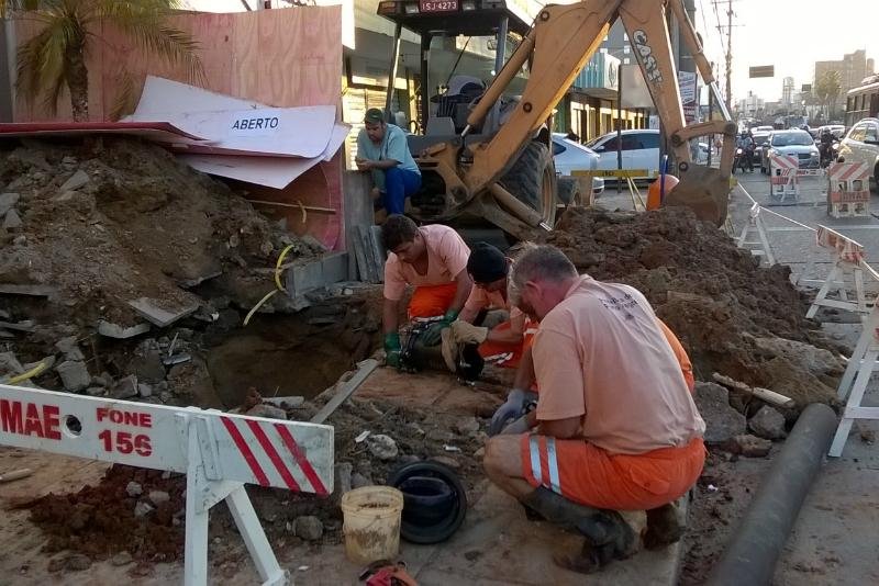 Seis bairros ficam sem &aacute;gua ap&oacute;s rompimento de rede em Porto Alegre