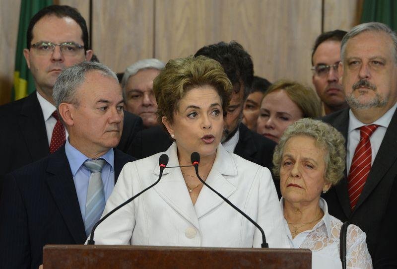Advogado ingressa com a&ccedil;&atilde;o popular que pede "fim das regalias" a Dilma