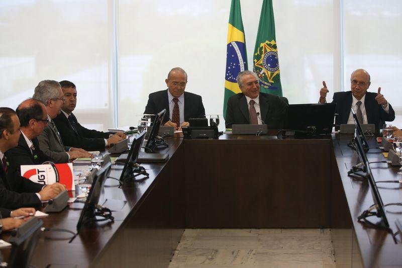 Temer se reuniu com representantes de centrais sindicais e do governo para elaborar uma proposta de altera&ccedil;&atilde;o na Previd&ecirc;ncia Social