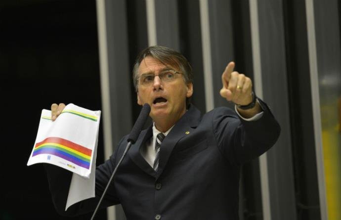 Em entrevista, parlamentar chamou vereadores da cidade de "ot&aacute;rios" e "desocupados"