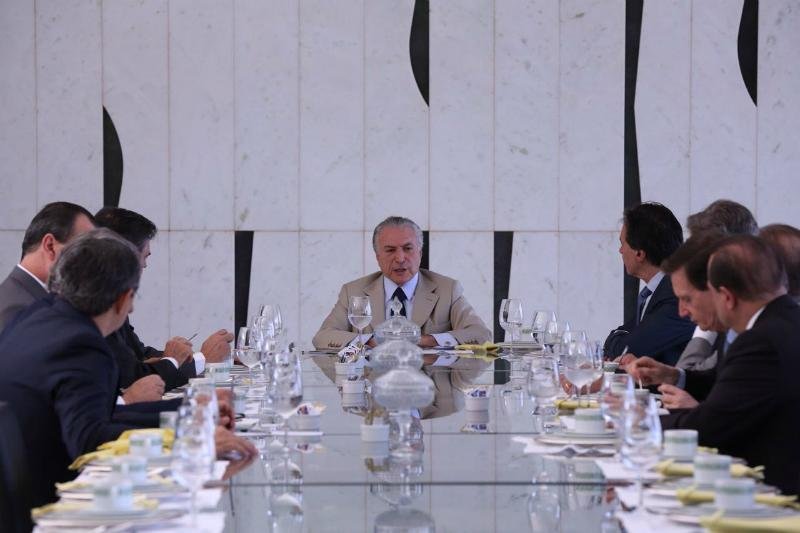Temer tomou caf&eacute; da manh&atilde; com senadores aliados