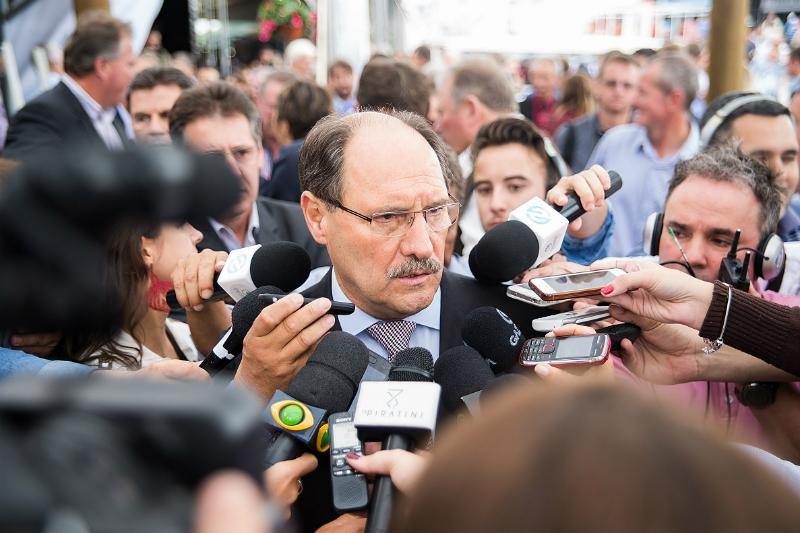 Sartori diz que vai vetar reajuste salarial de servidores do Judici&aacute;rio e Legislativo 