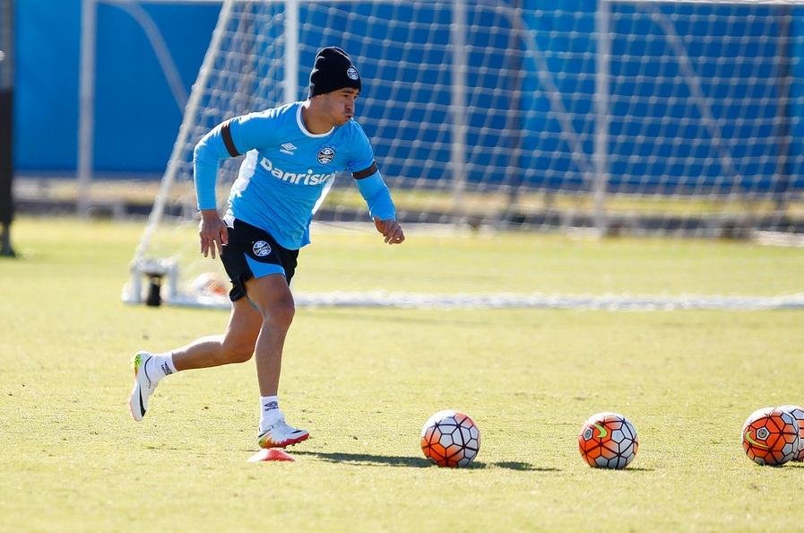 Gr&ecirc;mio aprimora condi&ccedil;&atilde;o f&iacute;sica em treino no CT Luiz Carvalho 