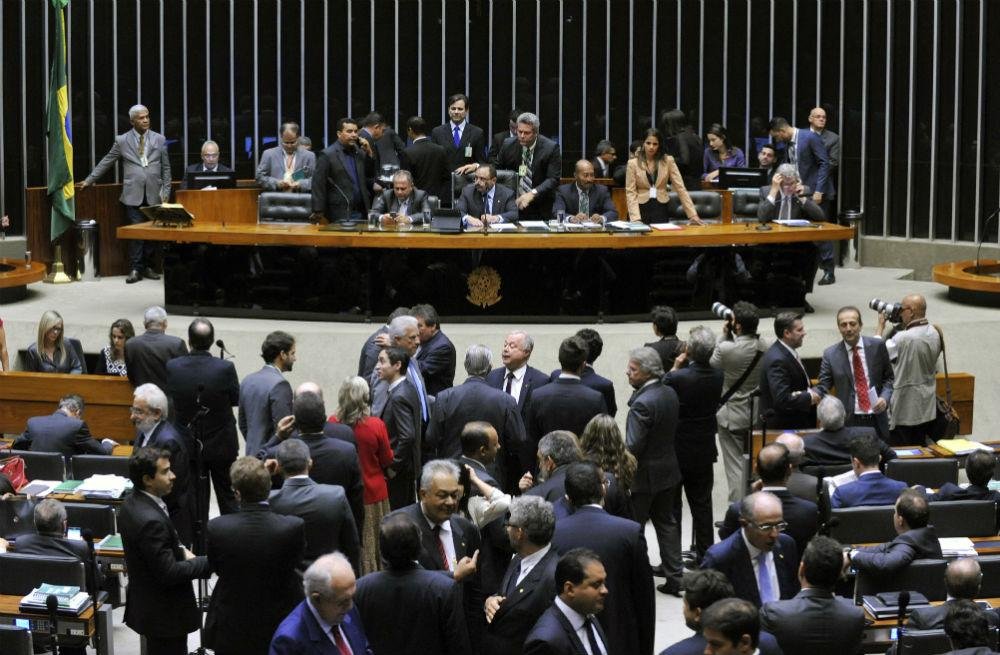 Presidente interino da casa, Waldir Maranh&atilde;o sofre press&atilde;o para deixar o cargo