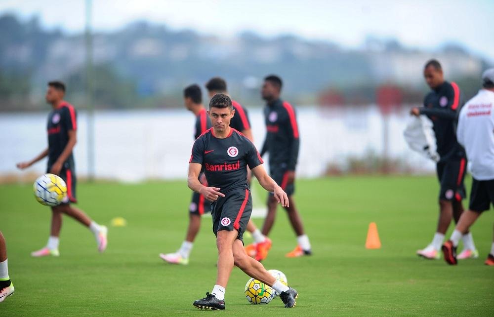 Dirigente relatou desempenho fraqu&iacute;ssimo de Alex no primeiro semestre