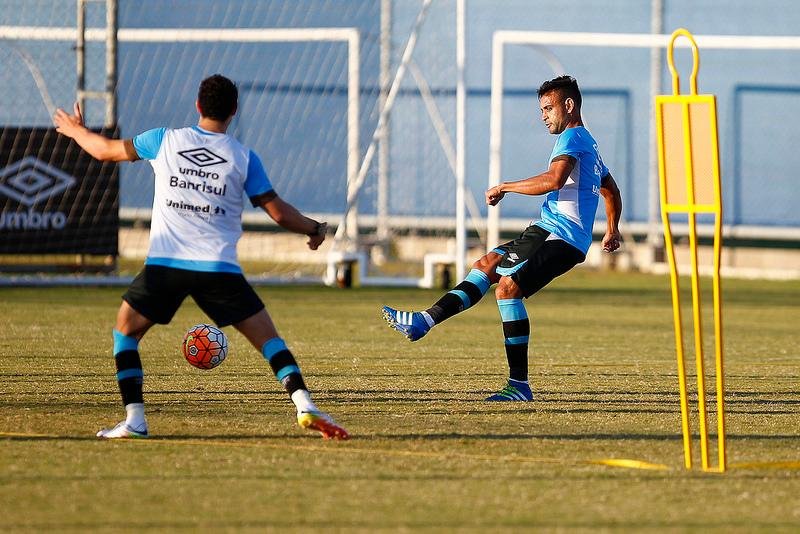 Werley treinou entre os titulares na aus&ecirc;ncia de Geromel