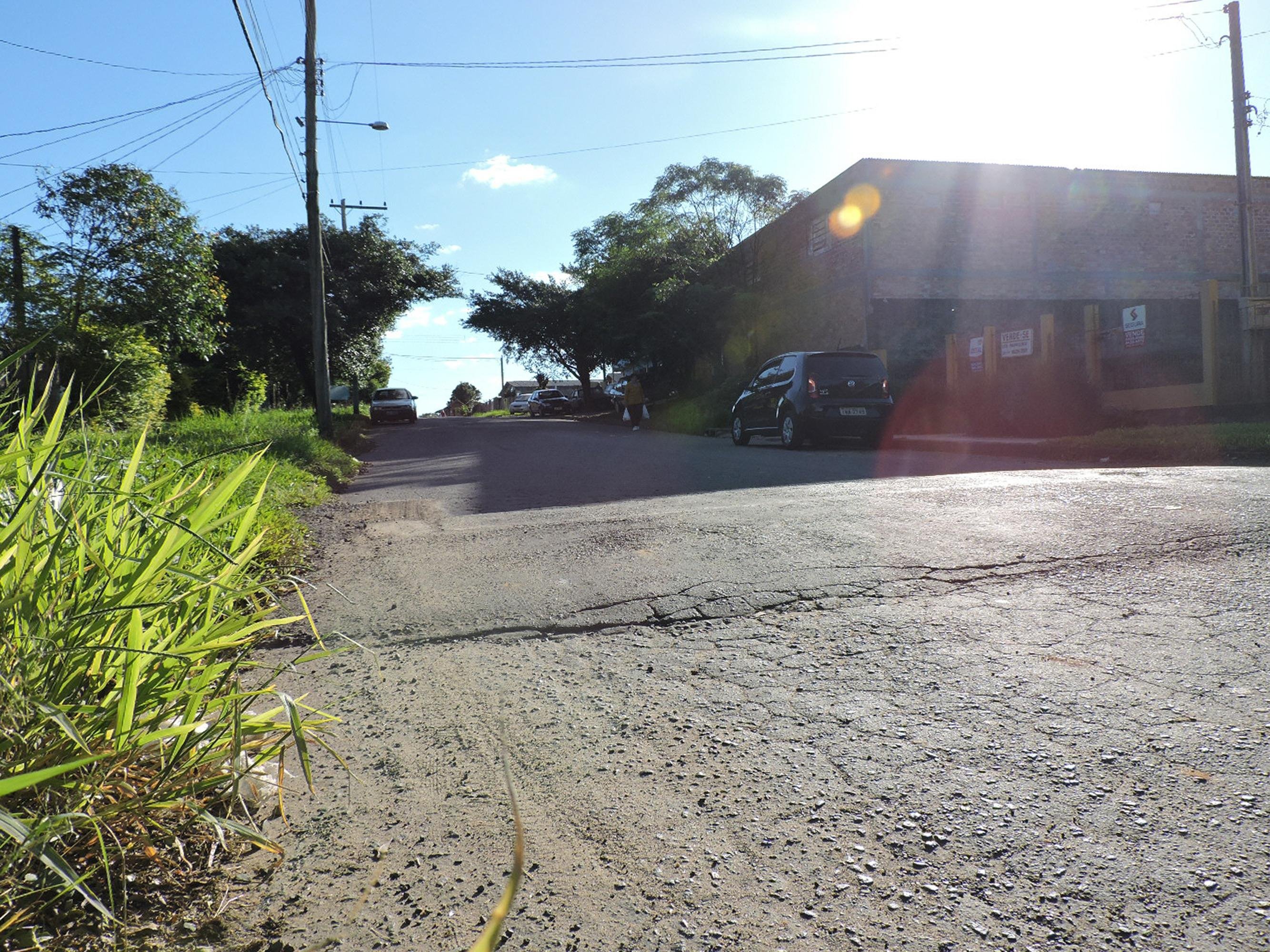 N&atilde;o h&aacute; placas indicando a exist&ecirc;ncia de quebra-molas na avenida Santa Rita