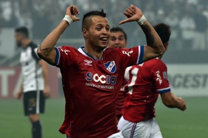 Inter faz oferta por atacante uruguaio