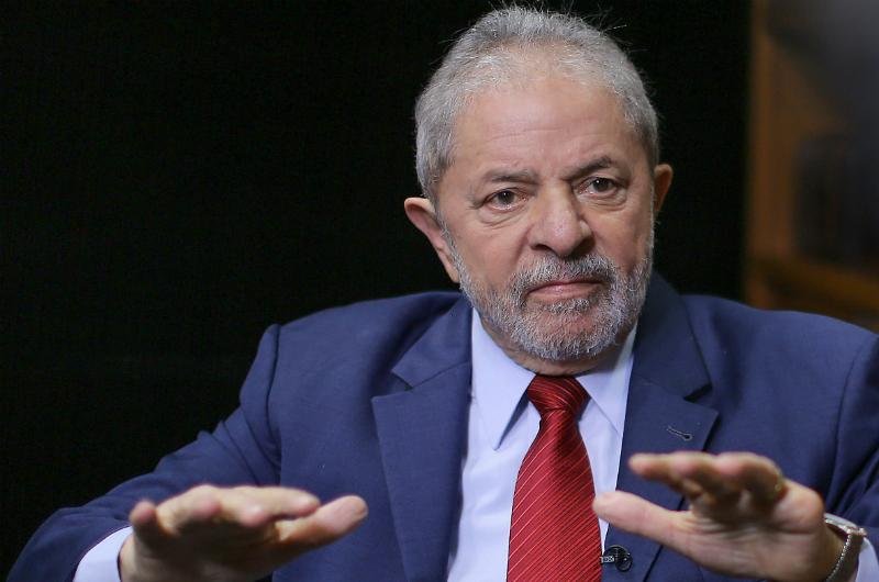 Lula &eacute; acusado de trama para comprar o sil&ecirc;ncio do ex-diretor da Petrobras, Nestor Cerver&oacute;