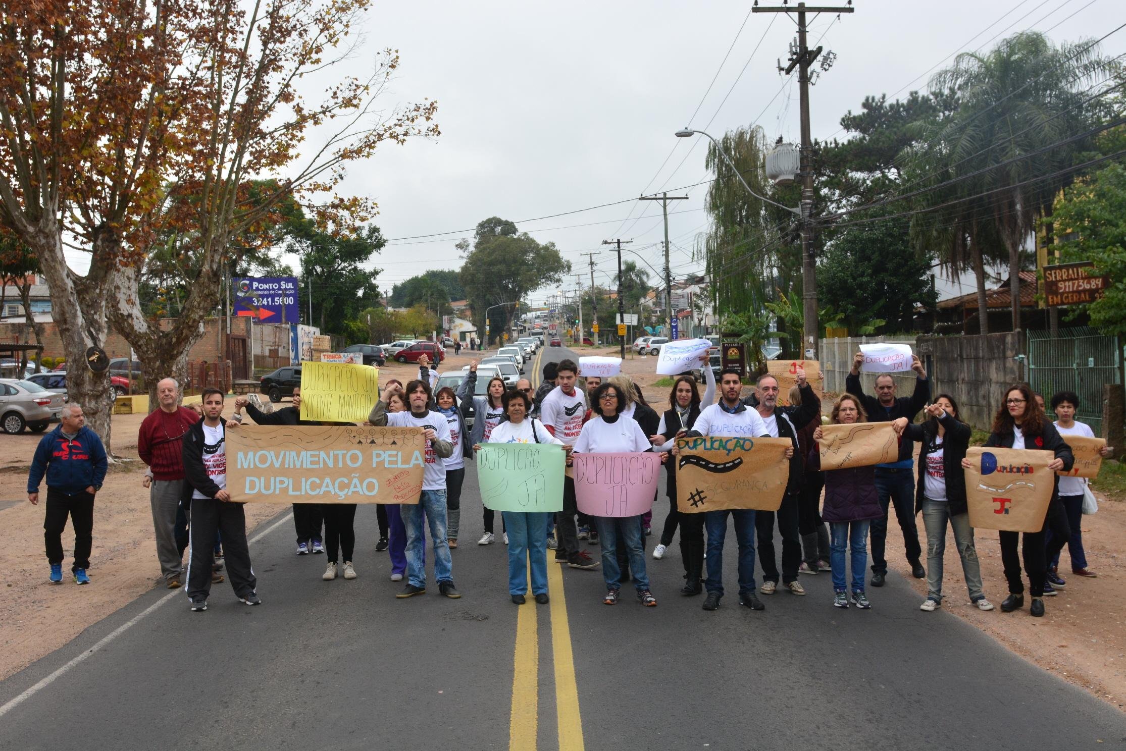 Manifestantes pediram o in&iacute;cio da obra o mais r&aacute;pido poss&iacute;vel