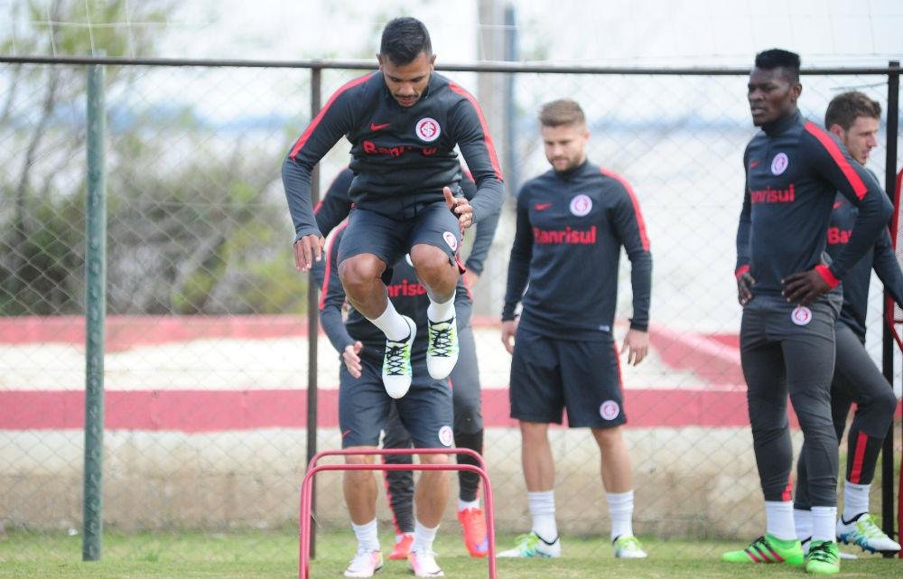 Jogadores realizaram um trabalho f&iacute;sico e depois o recreativo no CT