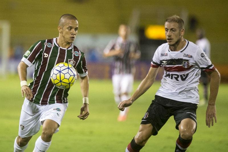 Fluminense e Santa Cruz empatam em jogo de quatro gols