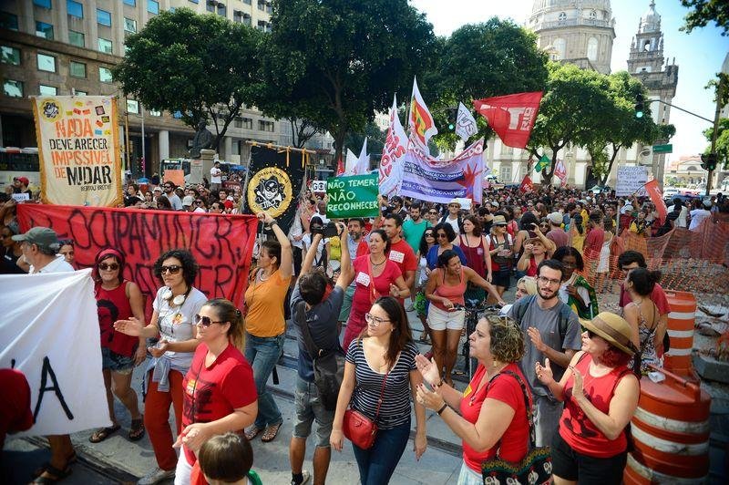 Manifestantes contra Temer se re&uacute;nem no Centro do Rio de Janeiro