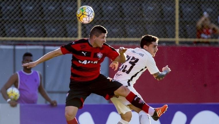 Vit&oacute;ria bateu o Corinthians em Salvador