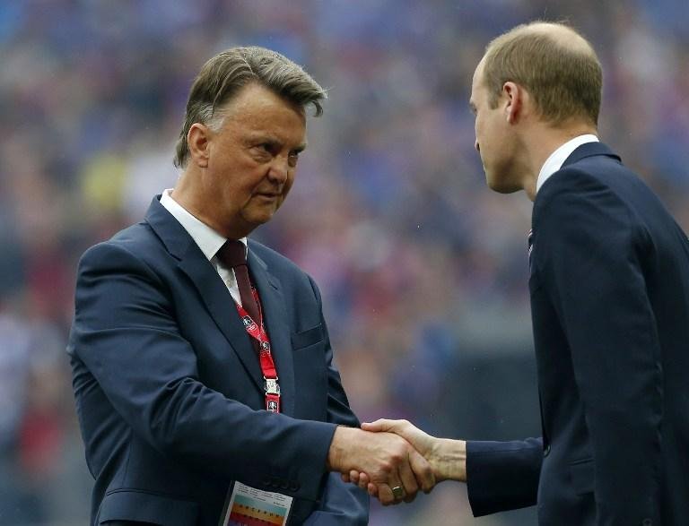 Imprensa brit&acirc;nica j&aacute; d&aacute; como certa demiss&atilde;o de Van Gaal do United