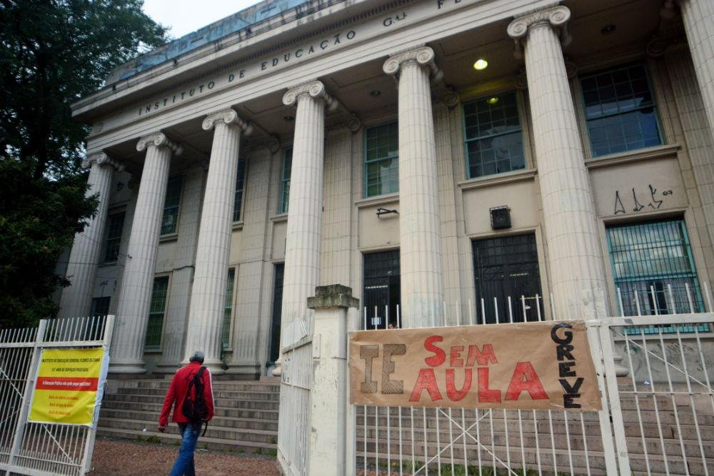 Greve do magist&eacute;rio come&ccedil;ou semana passada