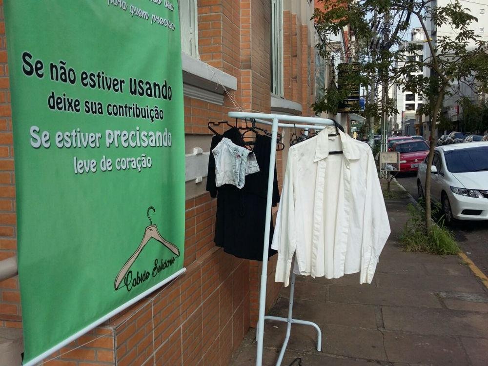A arara fica na esquina das ruas Marqu&ecirc;s do Herval e Jo&atilde;o Neves da Fontoura 