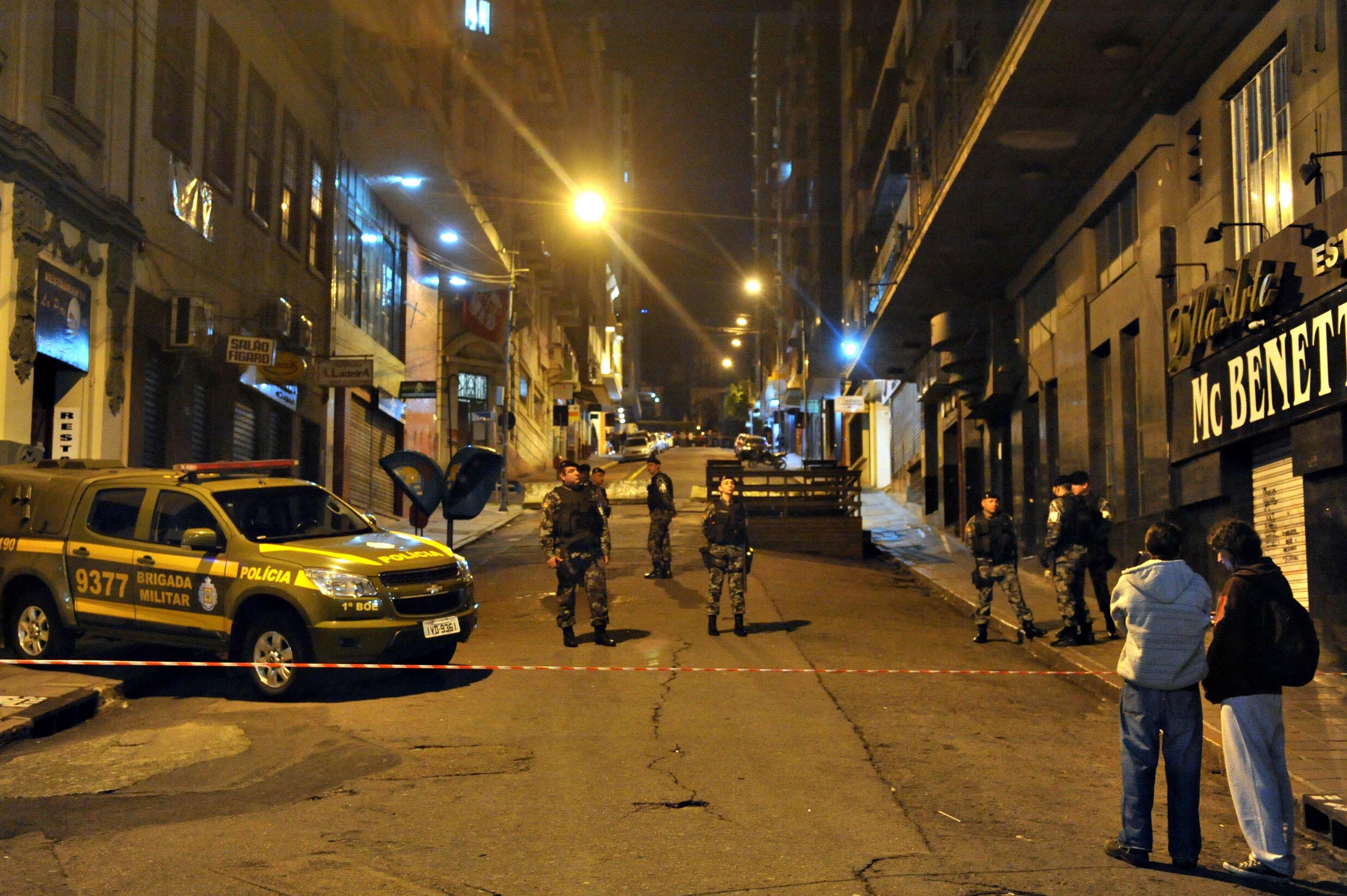 Movimento promete resistir &agrave; remo&ccedil;&atilde;o que est&aacute; programada para as 6h no Centro de Porto Alegre