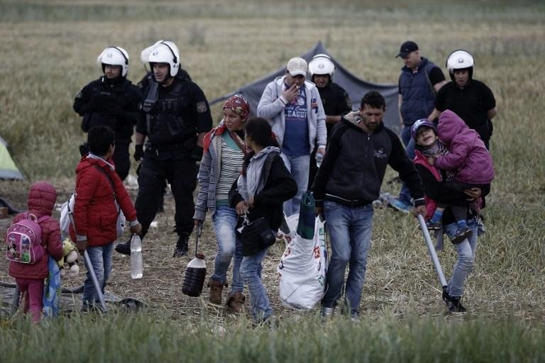 Gr&eacute;cia inicia opera&ccedil;&atilde;o para retirar migrantes de Idomeni