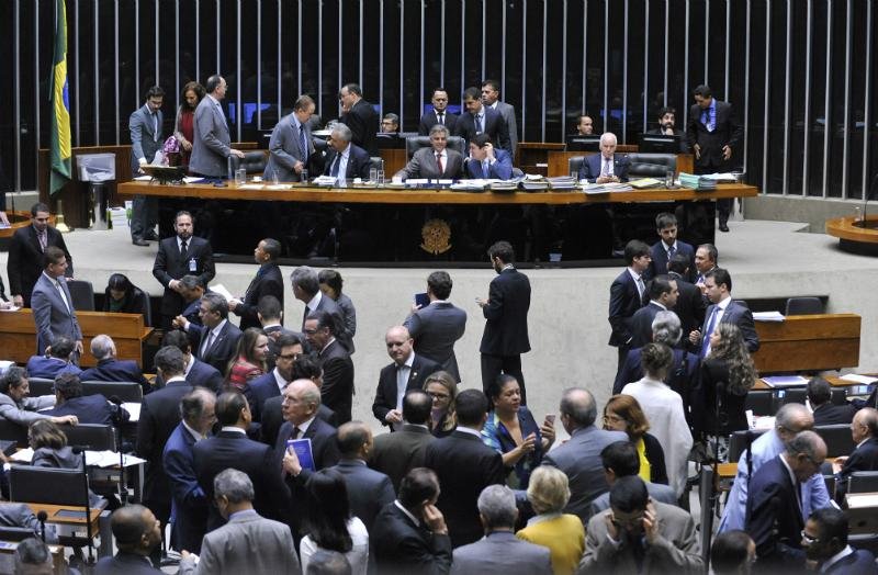 Parlamentares devem se reunir ainda na tarde desta ter&ccedil;a-feira