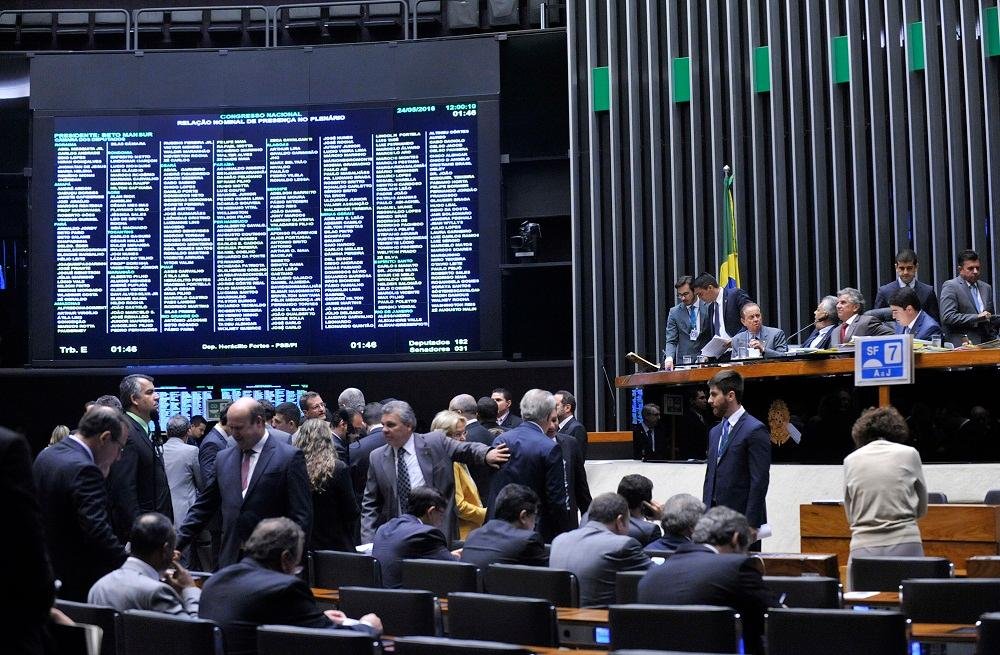 Previs&atilde;o &eacute; que a vota&ccedil;&atilde;o do projeto que altera a meta fiscal de 2016 aconte&ccedil;a entre o final da noite e o come&ccedil;o da madrugada