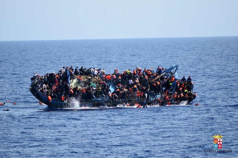 Embarca&ccedil;&atilde;o n&atilde;o suportou as mais de 500 pessoas a bordo