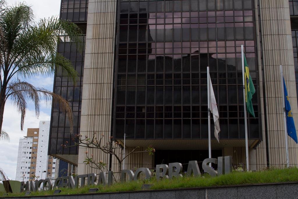 Segundo o BC, a taxa do rotativo do cart&atilde;o de cr&eacute;dito chegou a 448,6%