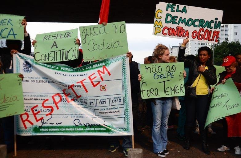 Protesto em S&atilde;o Paulo exige pris&atilde;o de Juc&aacute; e denuncia restri&ccedil;&otilde;es de gastos nas medidas econ&ocirc;micas