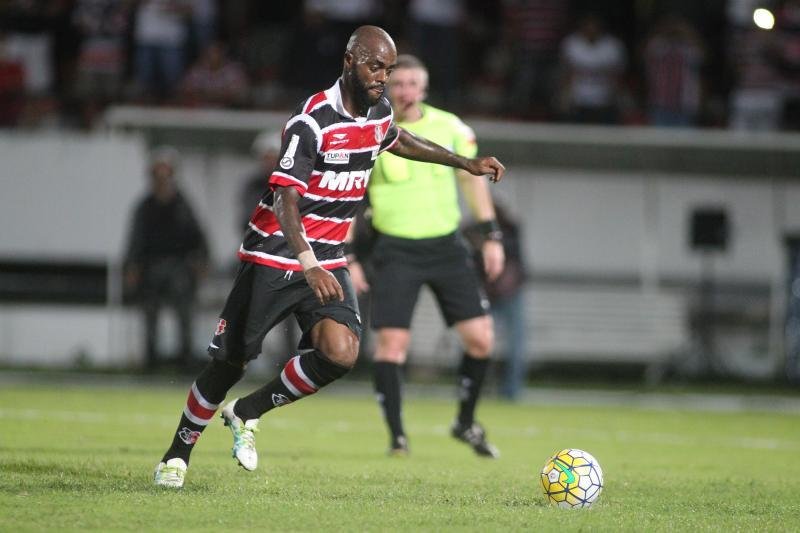 Santa Cruz se manteve na ponta da tabela com vit&oacute;ria em casa