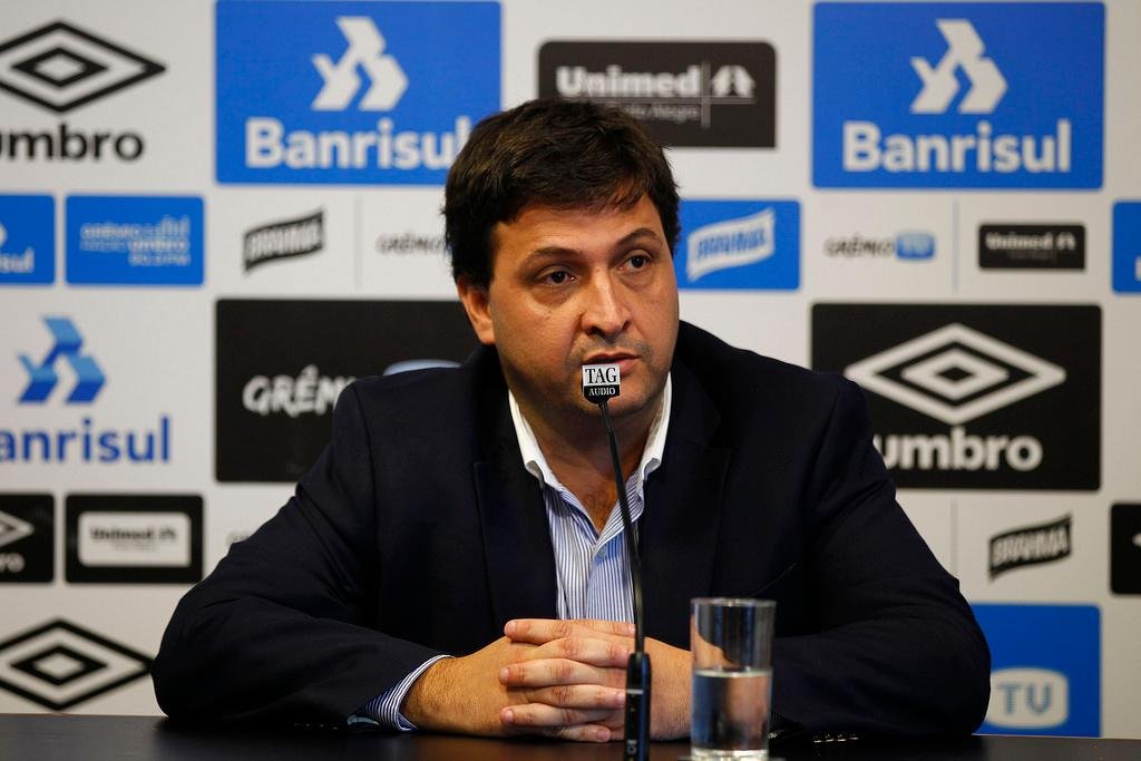 Guerra garante que Gr&ecirc;mio segue buscando refor&ccedil;os, mas foca em dar suporte ao grupo no Brasileiro