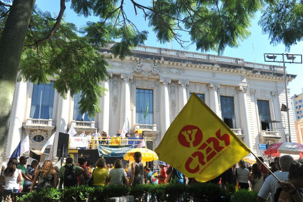 Professores far&atilde;o manifesta&ccedil;&atilde;o na frente do Pal&aacute;cio Piratini