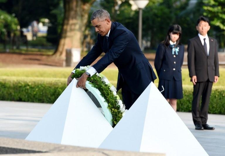 Obama deposita coroa de flores em cenot&aacute;fio de Hiroshima