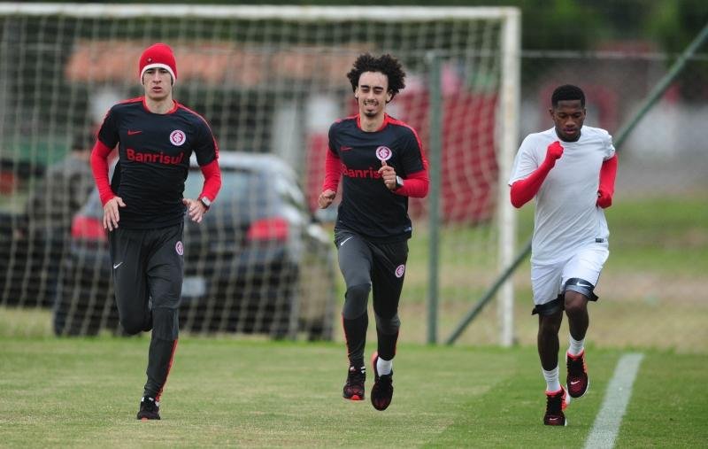 Dourado, Vald&iacute;via e Fred correndo no CT