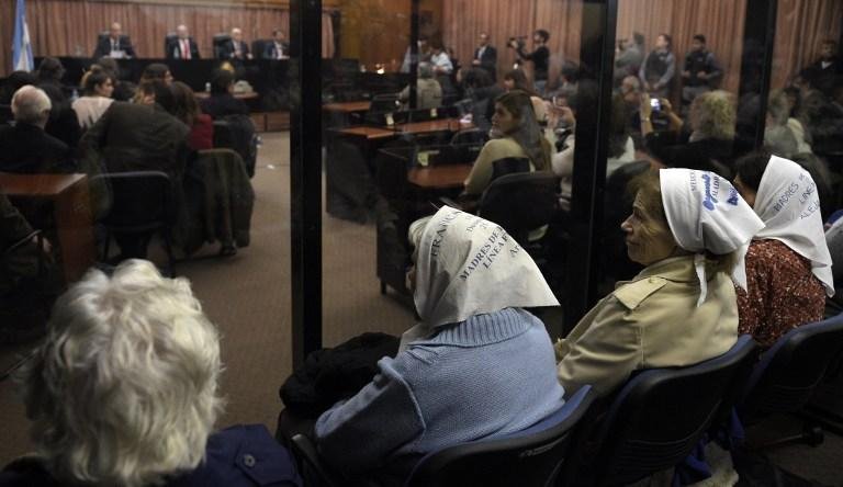 M&atilde;es da Pra&ccedil;a de Maio acompanham julgamento