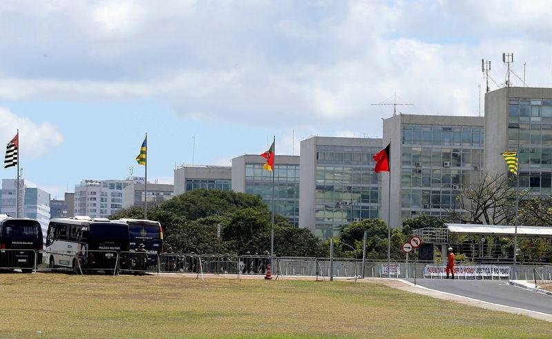 TCU indica que fun&ccedil;&otilde;es e cargos em comiss&atilde;o custam R$ 3,5 bilh&otilde;es ao m&ecirc;s